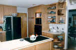 mom_kitchen2.jpg (53444 bytes)